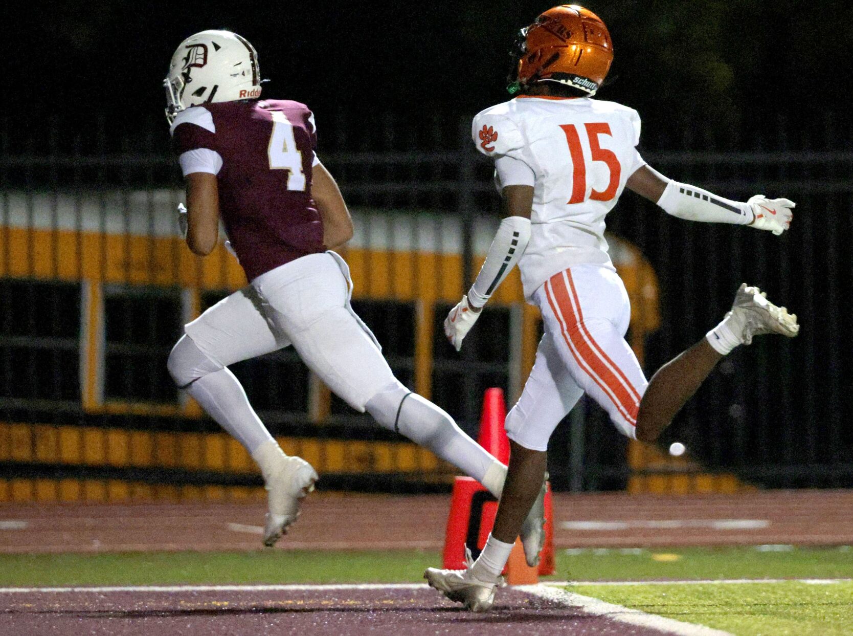 DeSmet stifles Edwardsville 30-15